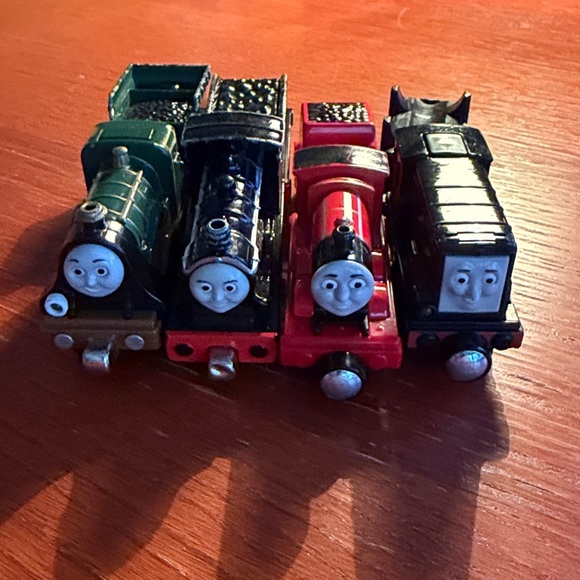 Thomas Train Metal Bundle of Trains and Cars - Picture 4 of 13